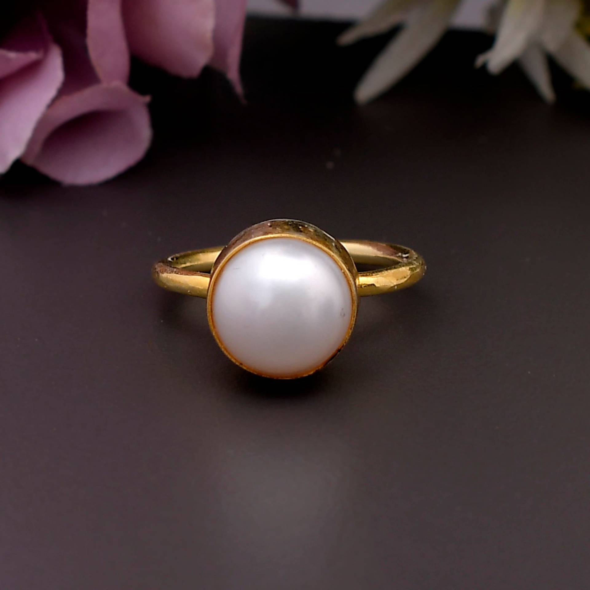 Perlenring, Runder Edelsteinring, Geburtssteinring, Verlobungsring, Designerring, Einfassungsring, Alltagsring, Einzigartiges Geschenk, Weiß Perlenring, Runder Edelsteinring, Geburtssteinring, Verlobungsring, Designerring, Einfassungsring, Alltagsring, Einzigartiges Geschenk, Weiß von Daanijewels