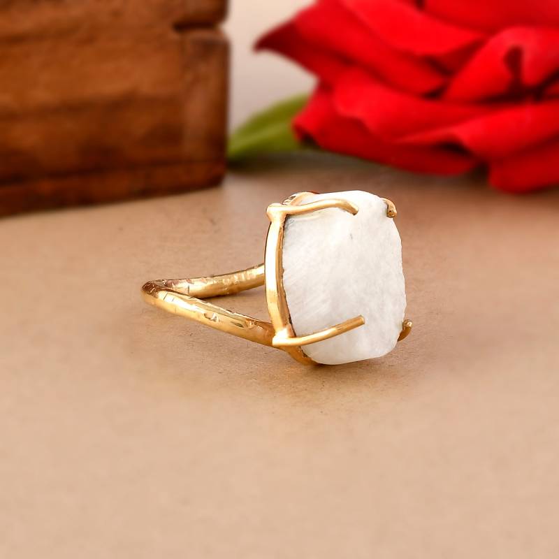 Regenbogen Mondstein Ring, Zacken Set Rohstein Stapelbarer 18K Gold Vermeil Designer Mode Braut Ring von Daanijewels