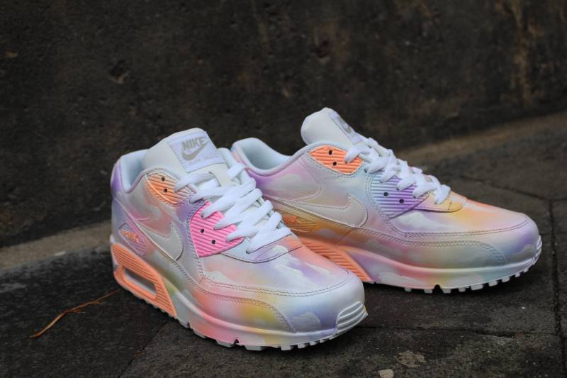 Custom Painted Nike Air Max 90 Cloudy Pastell Dream Art Style Sneaker Unikat "Sale" Price For A Short Time von DacCrewAirbrush