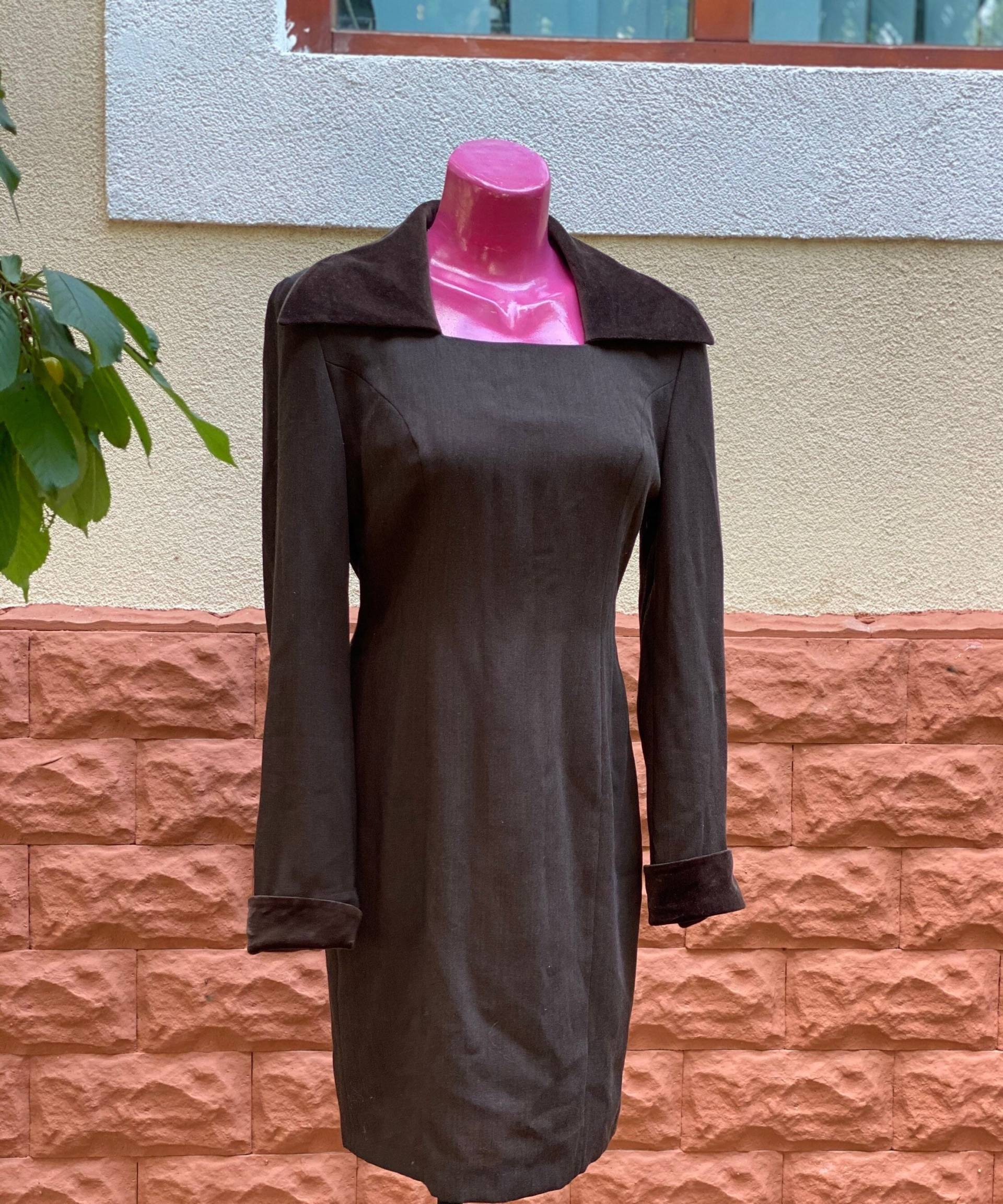 Vintage Braunes Kleid, Größe M, She, Mit Samtkragen von DadaVintageCom