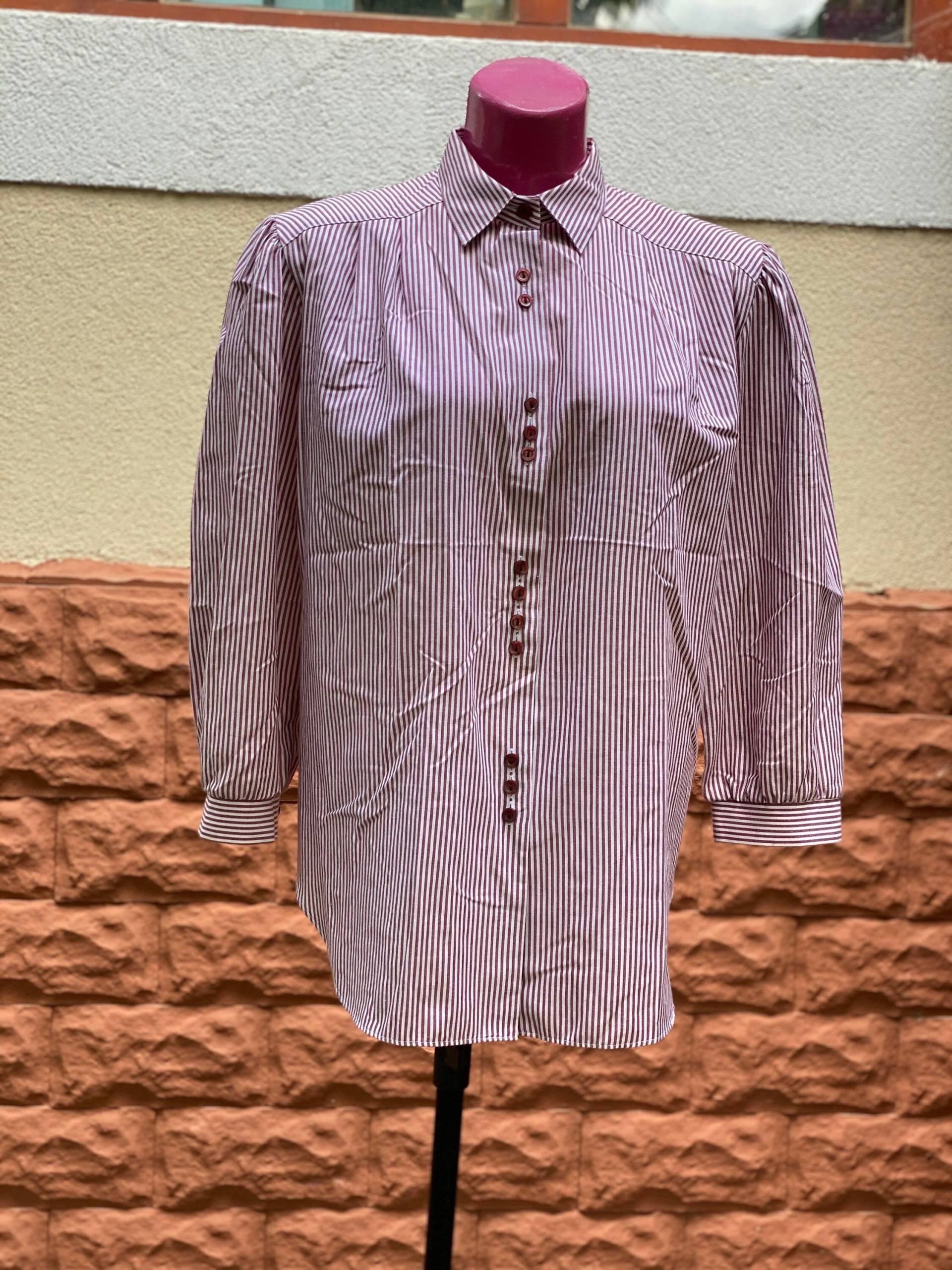 Vintage Formelle Rosa Gestreifte Bluse Größe M von DadaVintageCom