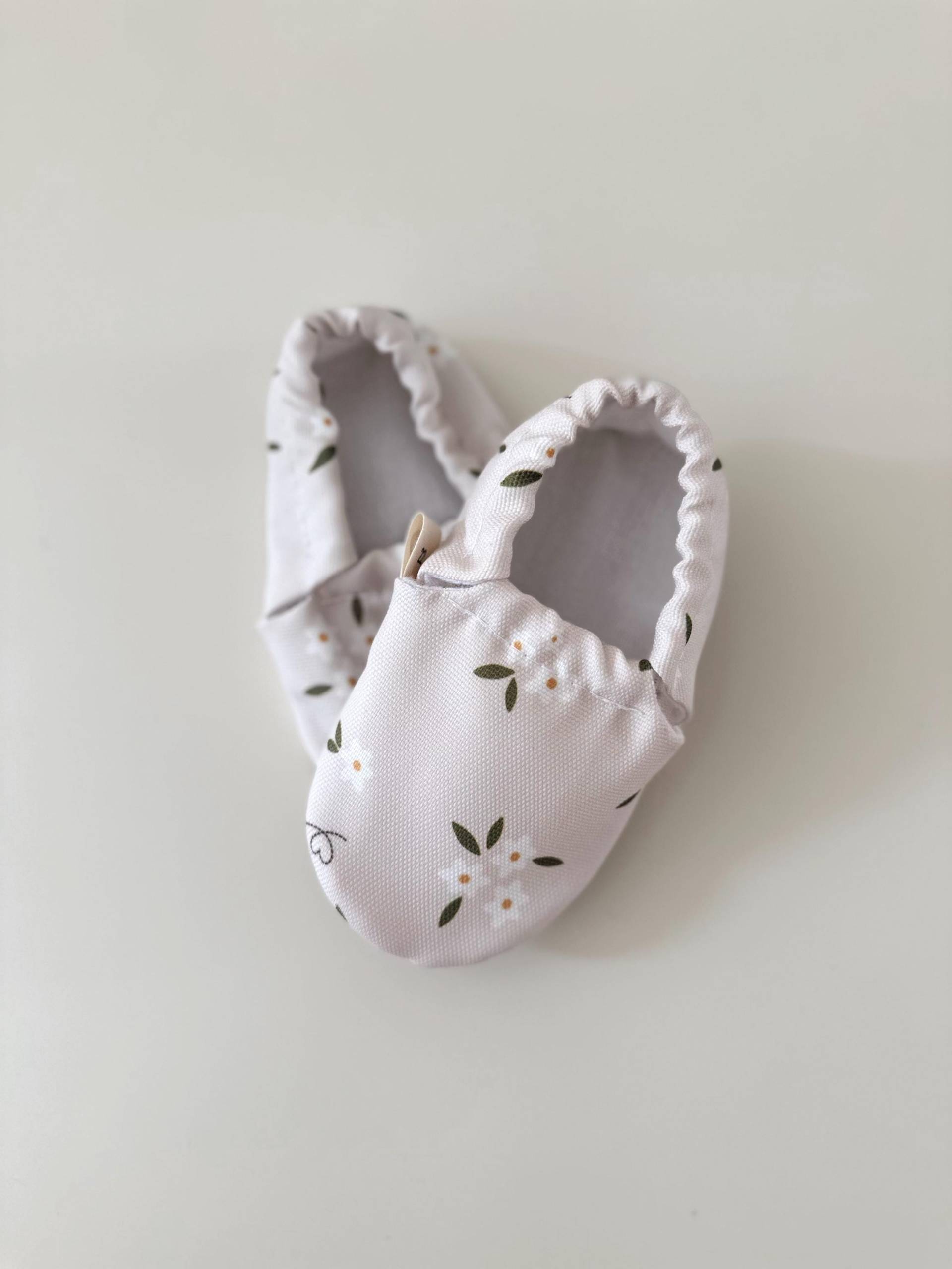 Krabbelschuhe Vegan Bee|Barfußschuhe|Lauflernschuhe|Kitaschuhe|Kinderschuhe|Schläppchen|Babyschuhe Krabbelschuhe Vegan Bee|Barfußschuhe|Lauflernschuhe|Kitaschuhe|Kinderschuhe|Schläppchen|Babyschuhe von DadalaHandmade