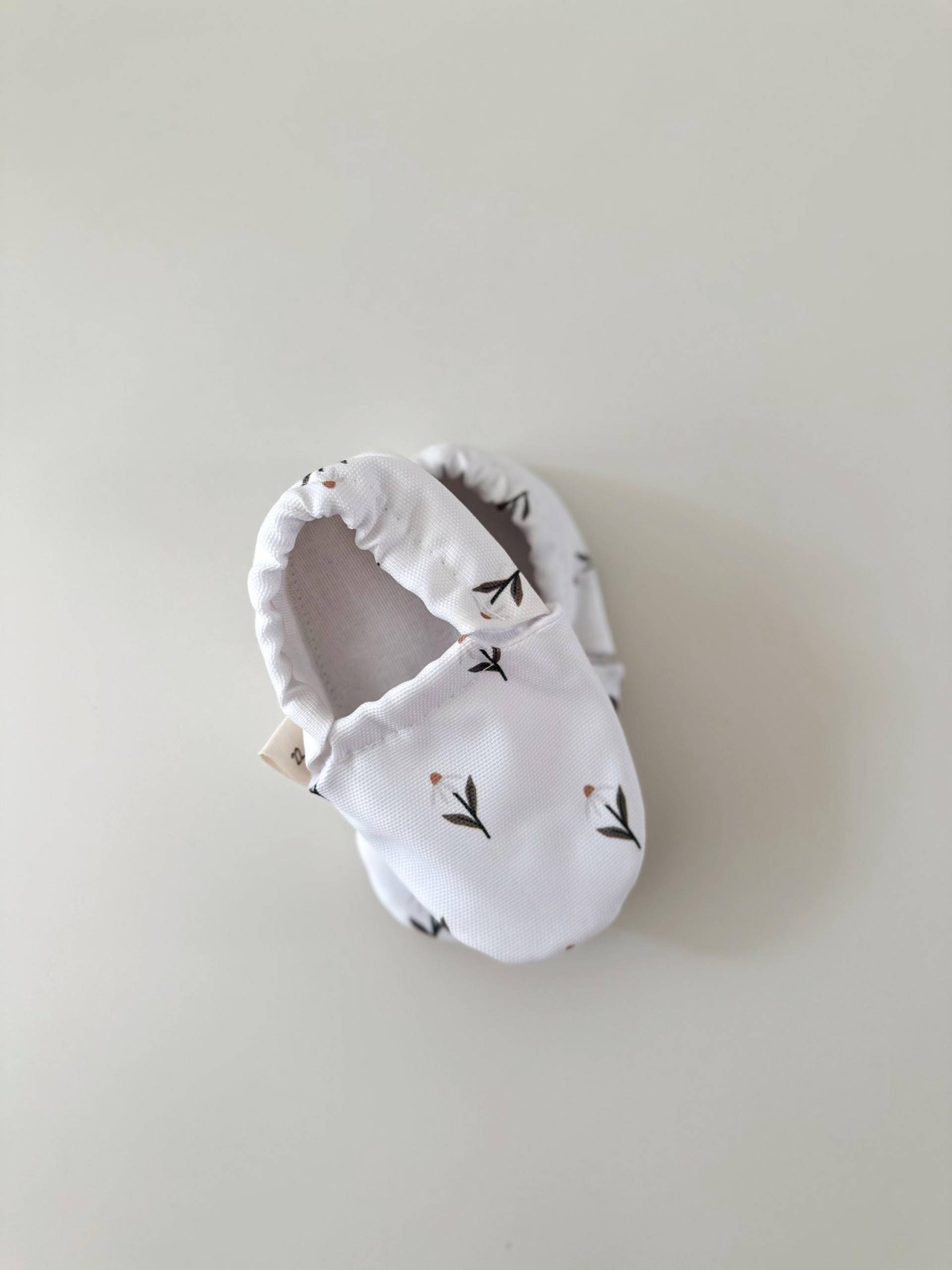 Krabbelschuhe Vegan Gänseblümchen|Barfußschuhe|Lauflernschuhe|Kitaschuhe|Kinderschuhe|Schläppchen|Babyschuhe von DadalaHandmade