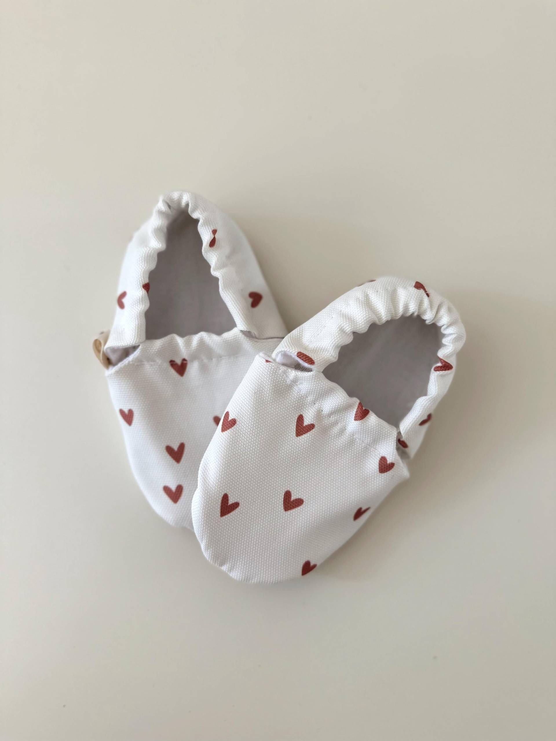 Krabbelschuhe Vegan Heart|Barfußschuhe|Lauflernschuhe|Kitaschuhe|Kinderschuhe|Schläppchen|Babyschuhe Krabbelschuhe Vegan Heart|Barfußschuhe|Lauflernschuhe|Kitaschuhe|Kinderschuhe|Schläppchen|Babyschuhe von DadalaHandmade
