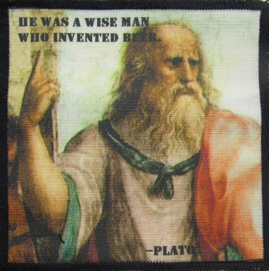 Aufgedruckte Sew Patch - Platon Zitieren Hey, Der Mann Genossen Sein Bier-P86 von DaddyoFattyo