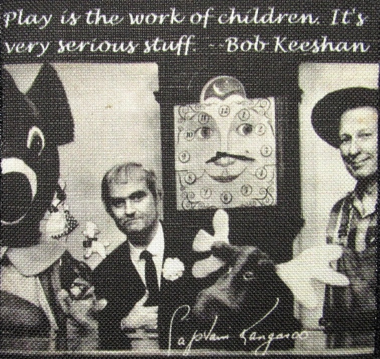 Captain Kangaroo Quote - Bob Keeshan Kids Work Hard At Play Gedruckter Aufnäher von DaddyoFattyo