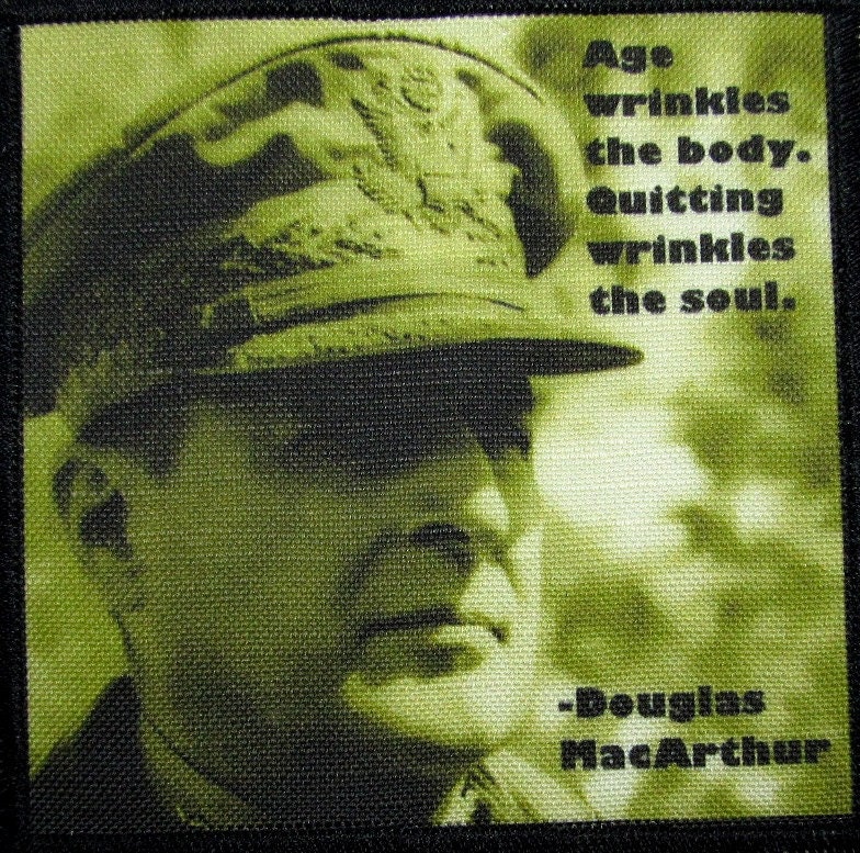 Douglas Macarthur Zitat - Gedruckt Patch Annähen Weste, Tasche, Rucksack, Jacke von DaddyoFattyo