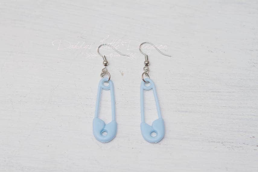 Süße Sicherheitsnadel Ohrringe - Kawaii Windel Pin Anhänger Pastell Schmuck Süße Sicherheitsnadel Ohrringe - Kawaii Windel Pin Anhänger Pastell Schmuck von DaddysLittleDungeon
