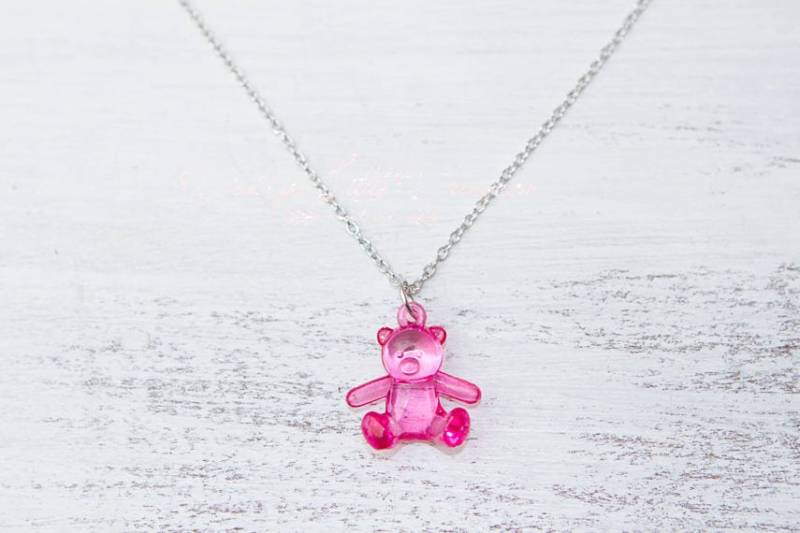Süße Teddy Bär Halskette - Gummibärchen Klarer Acryl Anhänger Kawaii Pastel Goth Süße Teddy Bär Halskette - Gummibärchen Klarer Acryl Anhänger Kawaii Pastel Goth von DaddysLittleDungeon