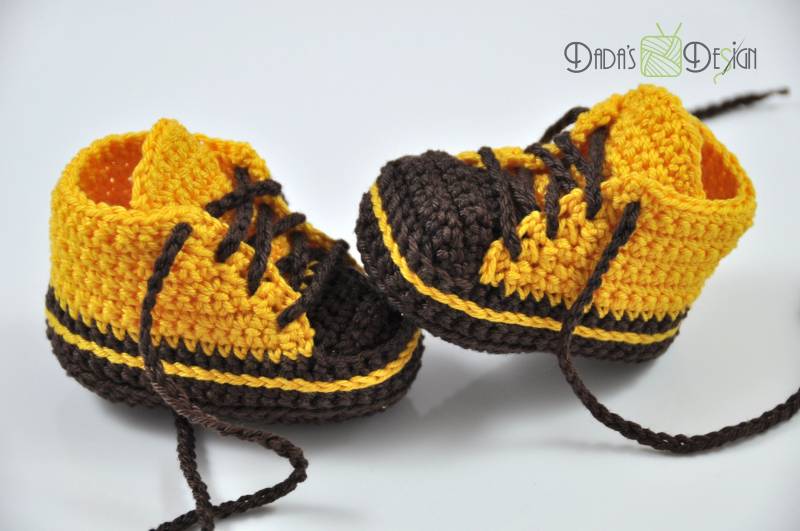 Babyschuhe/Babychucks Gehäkelt Gr. Ca 15 von DadusDesign