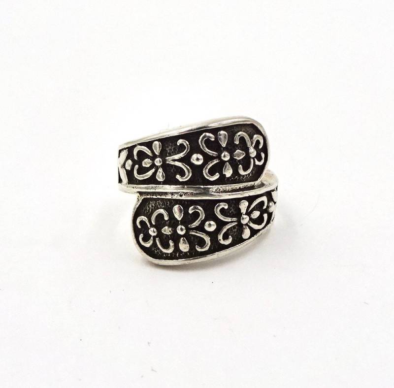 sterling Silber Ring Boho By Pass Design Silberband Sz 8 Vintage von DaffodilsVintage