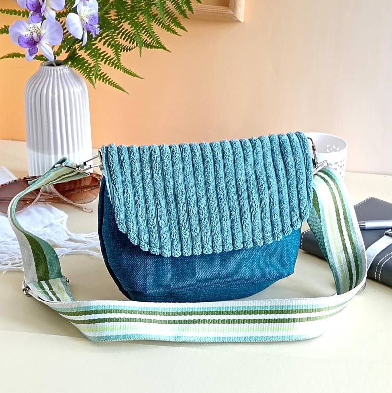 Kleine Umhängetasche Damen - Cord Tasche -Grüne -stofftasche- Grüne Grün -Kleine Tasche- Geschenkidee -Petrol von DagMaris