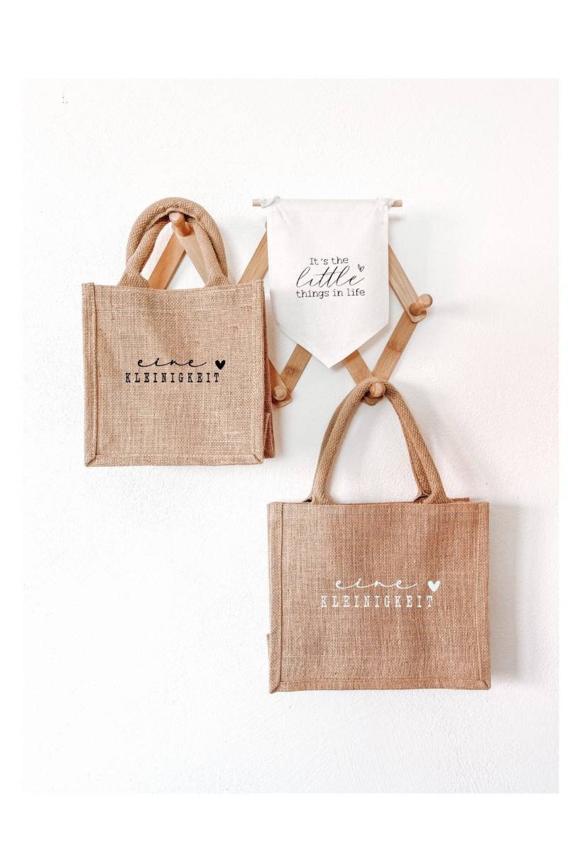 Kleine Geschenktasche Aus Jute "Eine Kleinigkeit Mit Herz" in Zwei Verschiedenen Größen von DaheimShop