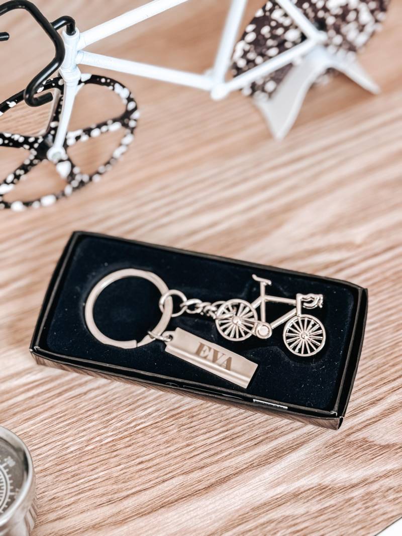 Personalisierter Schlüsselanhänger Fahrrad - Mit Gravur Deines Wunschnamens von DaheimShop