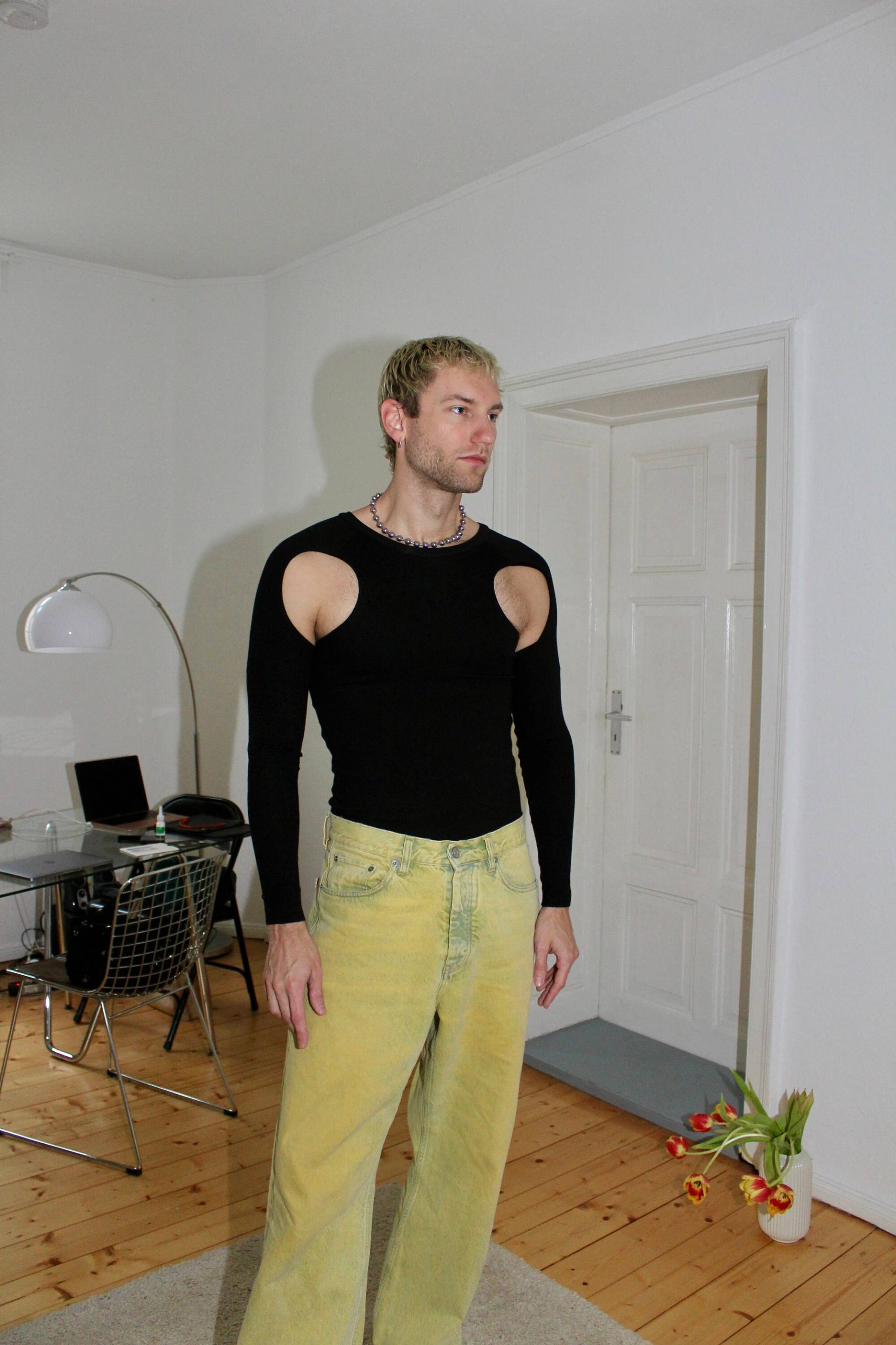 Cut Out Longsleeve Cut Out Longsleeve von Daijanala