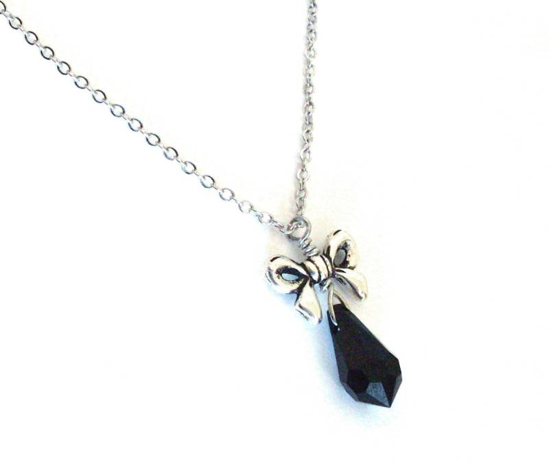 Silberne Bogen-Schwarze Tropfen Halskette, Schwarze Kristall-Tränenablage, Antiquierte Silberne Feine Kette, Und Unterformatschmuck von DailyTrinkets