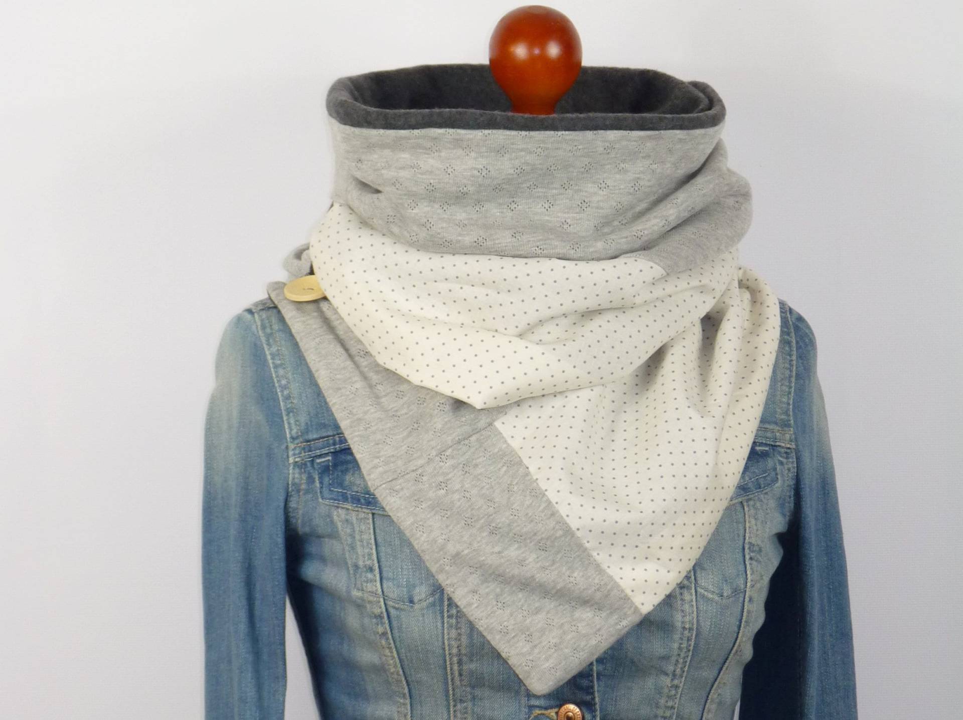 Wickelschal Knopfschal, Strick & Fleece , Dreiecktuch, Tuch, Schal, Freundin Geschenk, Dreieckstuch, Damen von Dailylifewomen