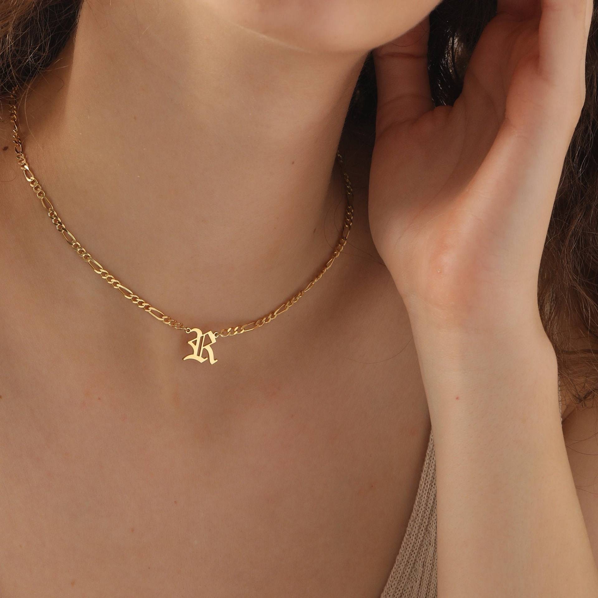 Figaro Kette Initialkette, Altenglisch, Initialkette Gold, Buchstabenkette, Personalisiertes Geschenk, Geburtstagsgeschenk, Xw51 Figaro Kette Initialkette, Altenglisch, Initialkette Gold, Buchstabenkette, Personalisiertes Geschenk, Geburtstagsgeschenk, Xw51 von DaintyPersonalizedCo