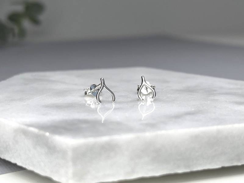 925 Sterling Silber Wishbone Ohrstecker/Glücksbringer Winzige Zierliche Kleine Post Personalisiertes Geschenk Für Frau Freundin von DaintyTochs
