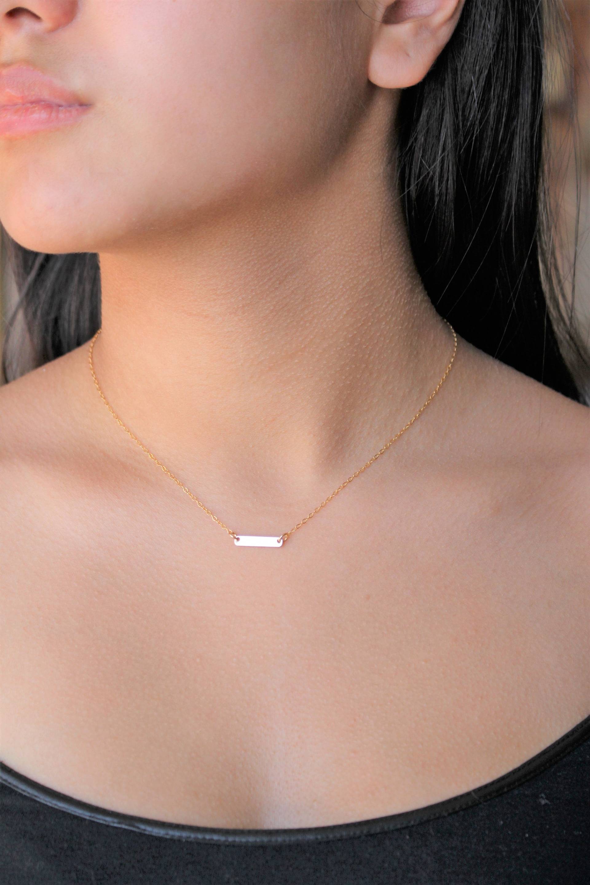 Gold Gravierbare Bar Halskette, 14K Goldfill Zierliche Halskette von Daintybylouloubeads