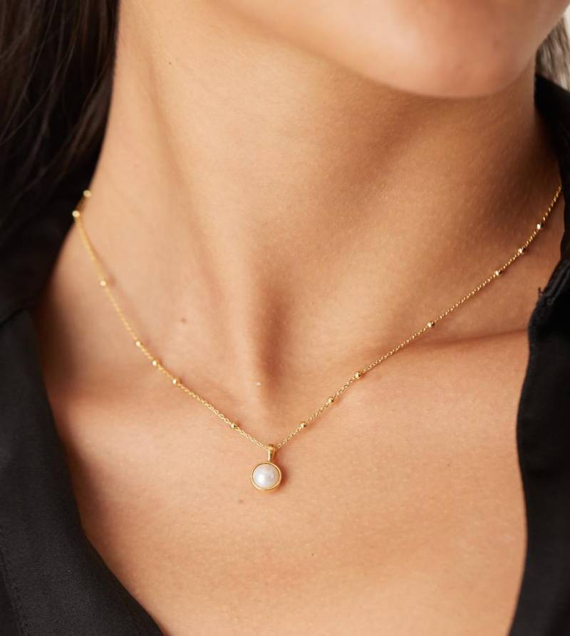 Daisy London - Halskette aus 18-karätig vergoldetem Sterlingsilber mit Kunstperlenanhänger-Goldfarben von Daisy London