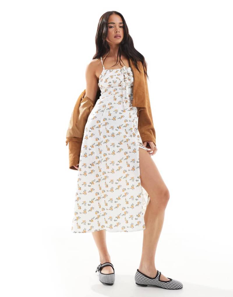 Daisy Street - Am Rücken überkreuztes Midaxikleid mit Blümchenmuster und gerafftem Dekolleté-Weiß von Daisy Street