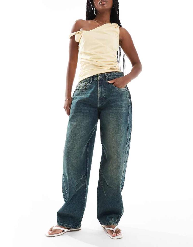 Daisy Street - Barrel-Jeans in Blau mit niedrigem Bund von Daisy Street