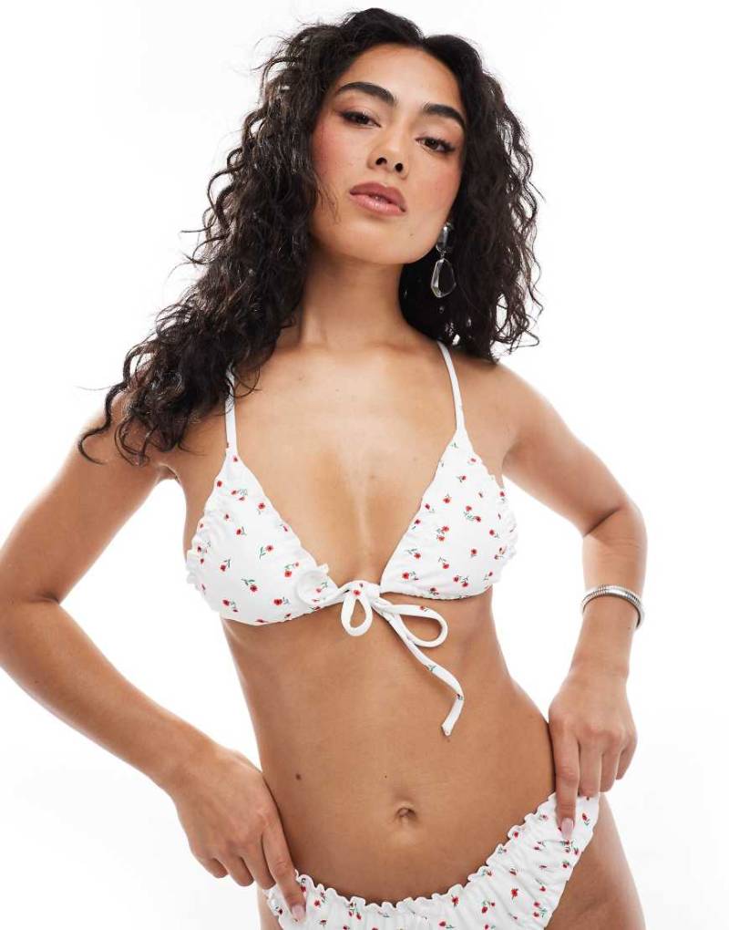 Daisy Street - Bikinioberteil in Weiß geblümt mit Rüschen und Bindedetail vorne-Bunt von Daisy Street