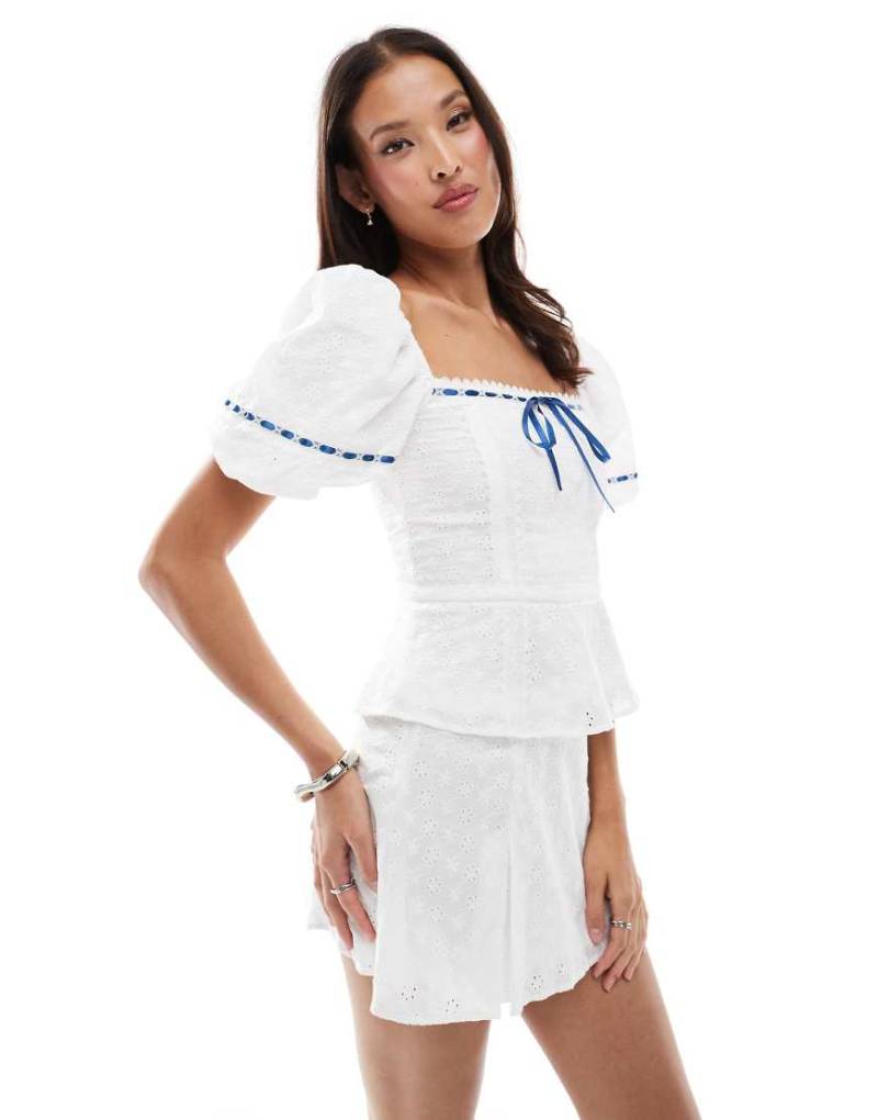 Daisy Street - Bluse in Weiß mit Puffärmeln, Lochstickerei und eingefädeltem Band, Kombiteil von Daisy Street