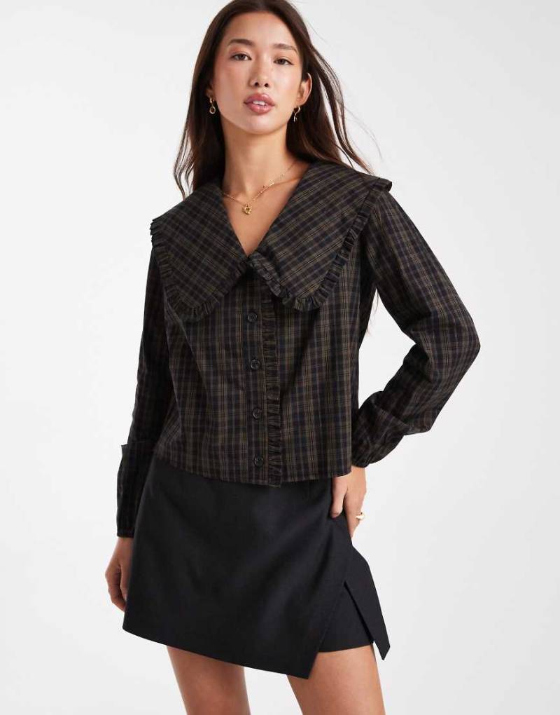 Daisy Street - Bluse in kariertem Marineblau mit akzentuiertem Kragen von Daisy Street