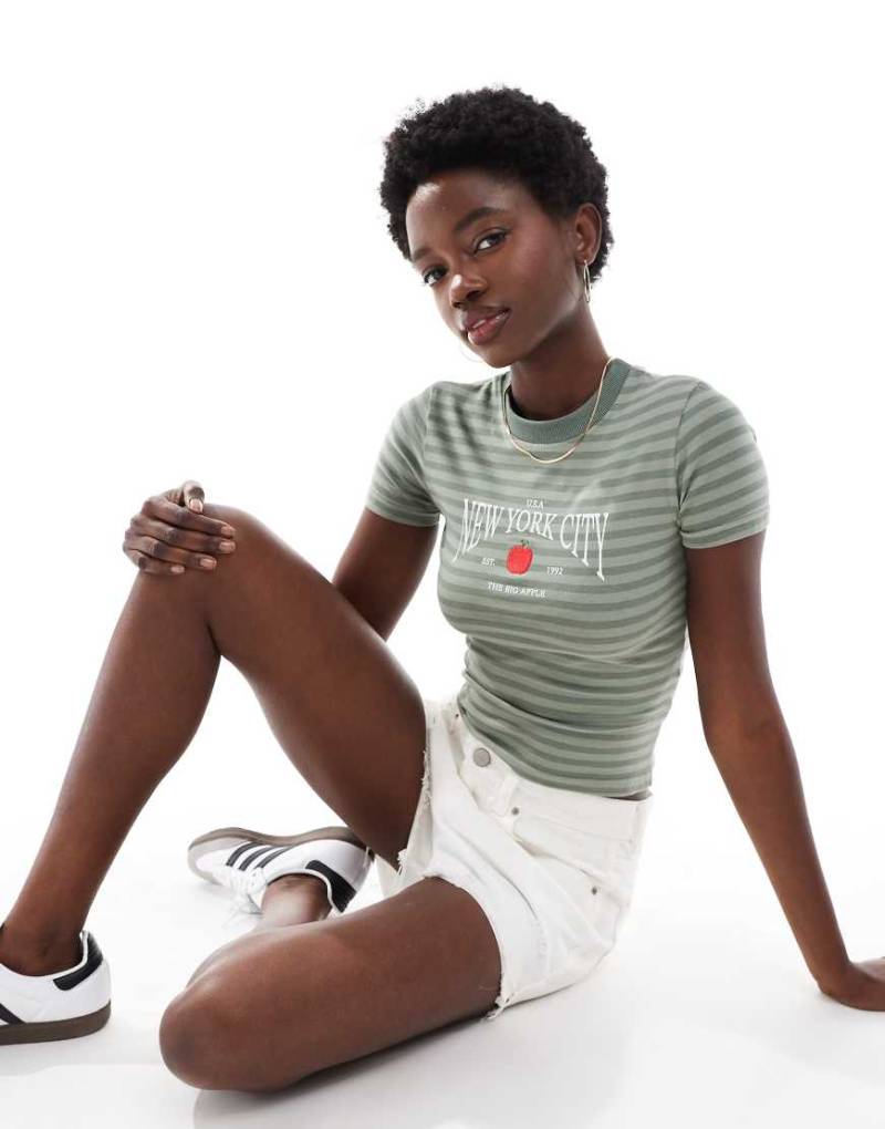 Daisy Street - Eng anliegendes Longline-T-Shirt in Grün gestreift von Daisy Street