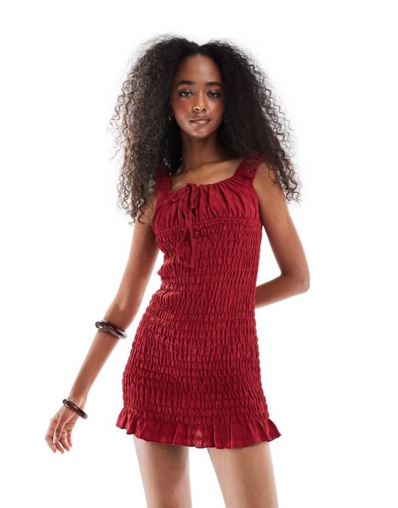 Daisy Street - Gerafftes Minikleid im Milchmädchen-Stil in Rot mit Rüschensaum von Daisy Street