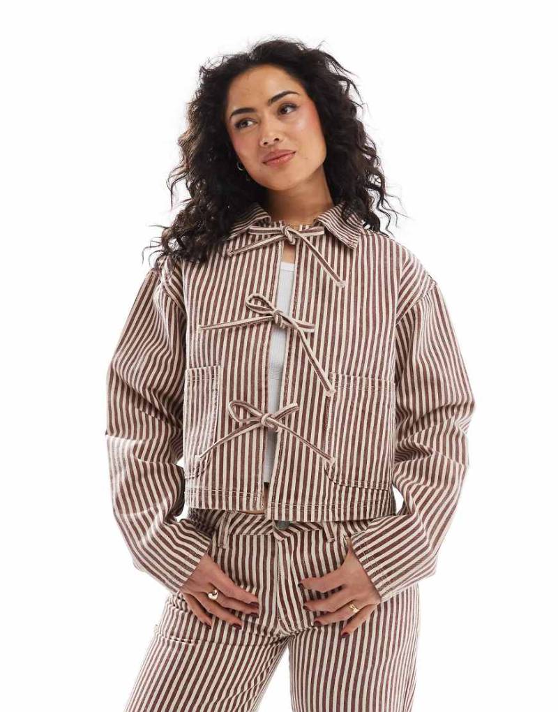 Daisy Street - Jeansjacke in Rot und Ecru gestreift mit Bindeband vorne, Kombiteil von Daisy Street