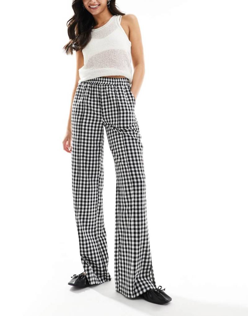 Daisy Street - Karierte Hose in Schwarz-Weiß mit weitem Schnitt Daisy Street - Karierte Hose in Schwarz-Weiß mit weitem Schnitt von Daisy Street