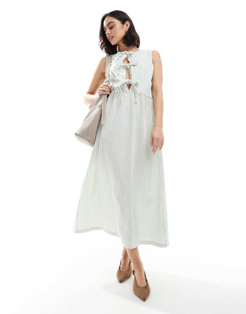 Daisy Street - Kastiges Midikleid in Salbeigrün gestreift von Daisy Street