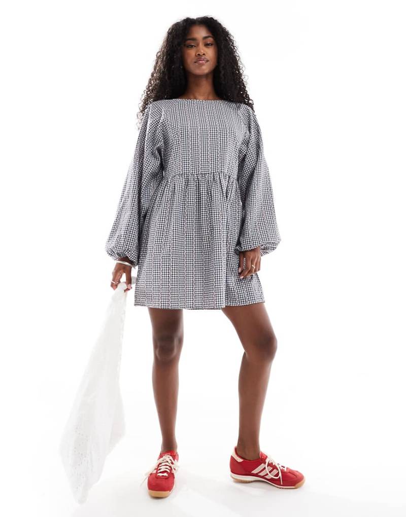 Daisy Street - Langärmliges Hängerkleid mit schwarzem Vichykaro- und Blumenmuster von Daisy Street