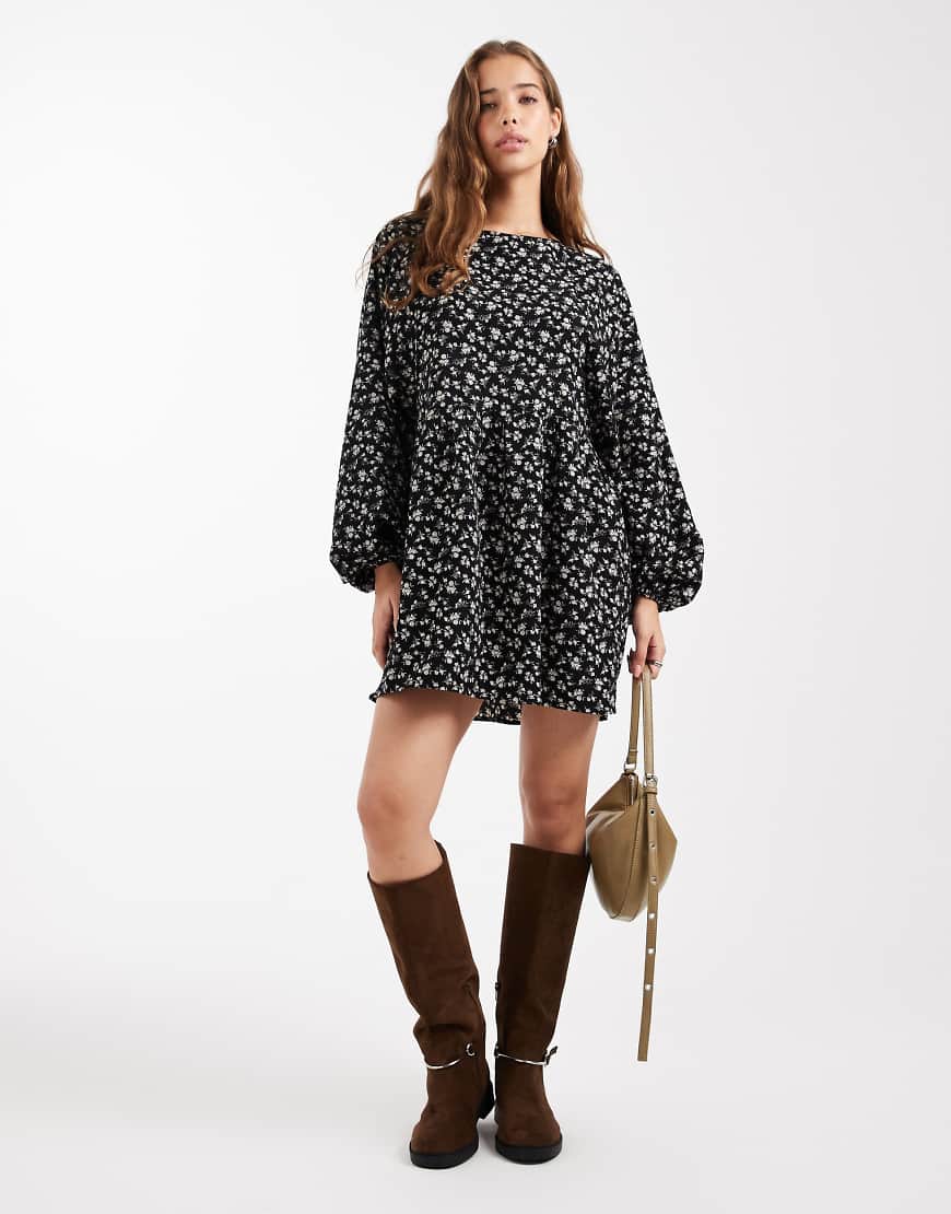 Daisy Street - Langärmliges gesmoktes Minikleid in Schwarz mit Blümchenmuster-Bunt von Daisy Street