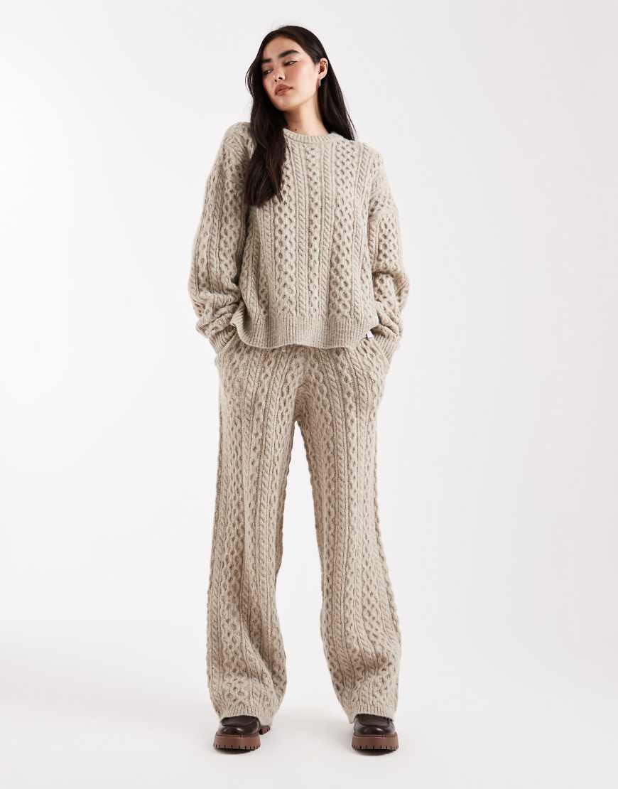 Daisy Street - Lockere, gestrickte Jogginghose in meliertem Grau mit Zopfmuster und weitem Bein, Kombiteil Daisy Street - Lockere, gestrickte Jogginghose in meliertem Grau mit Zopfmuster und weitem Bein, Kombiteil von Daisy Street