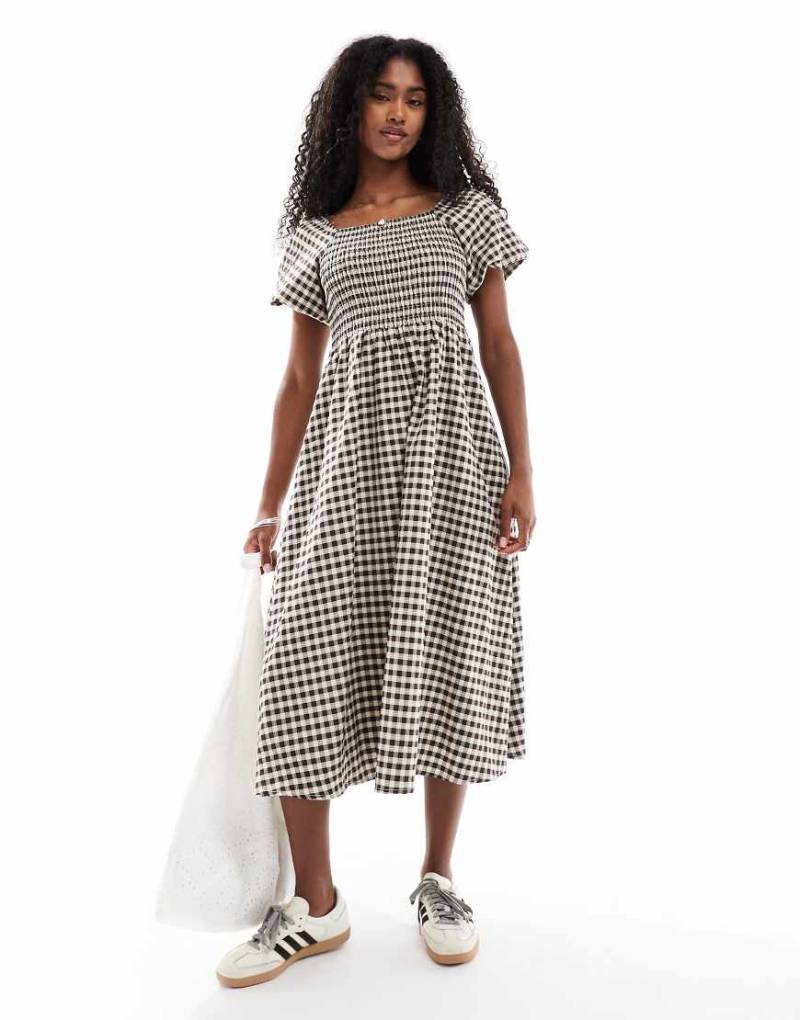 Daisy Street - Midi-Trägerkleid in Braun-Burgunderrot kariert mit gesmoktem Oberteil und Puffärmeln-Bunt von Daisy Street