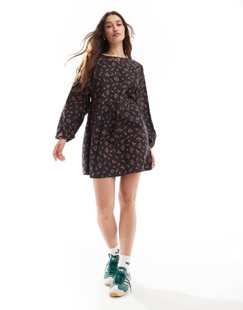 Daisy Street - Mini-Hängerkleid in Schwarz und Rot mit Blümchenmuster von Daisy Street