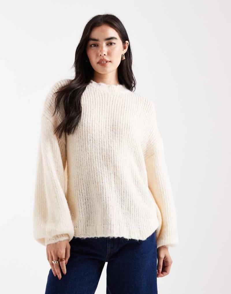 Daisy Street - Oversize-Pullover in Cremeweiß mit Ballonärmeln von Daisy Street