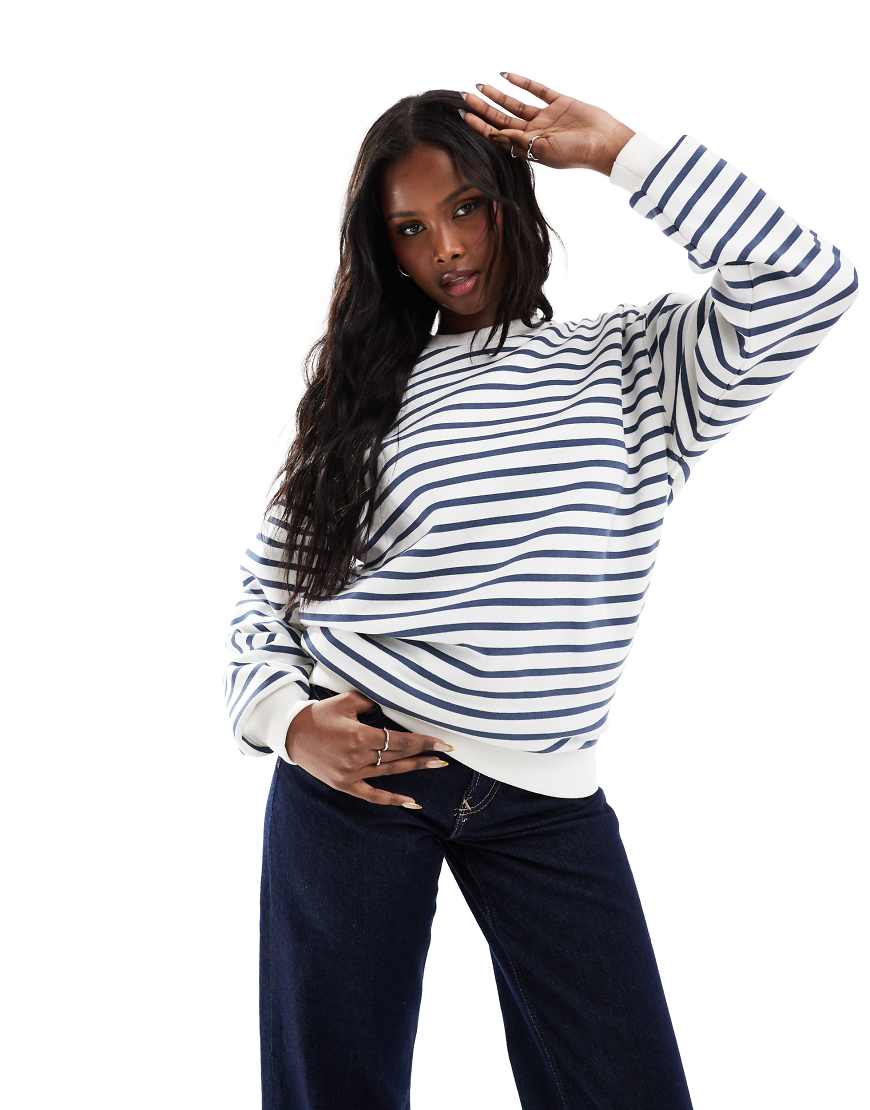 Daisy Street - Oversize-Sweatshirt mit Streifen in Weiß und Blau-Bunt von Daisy Street