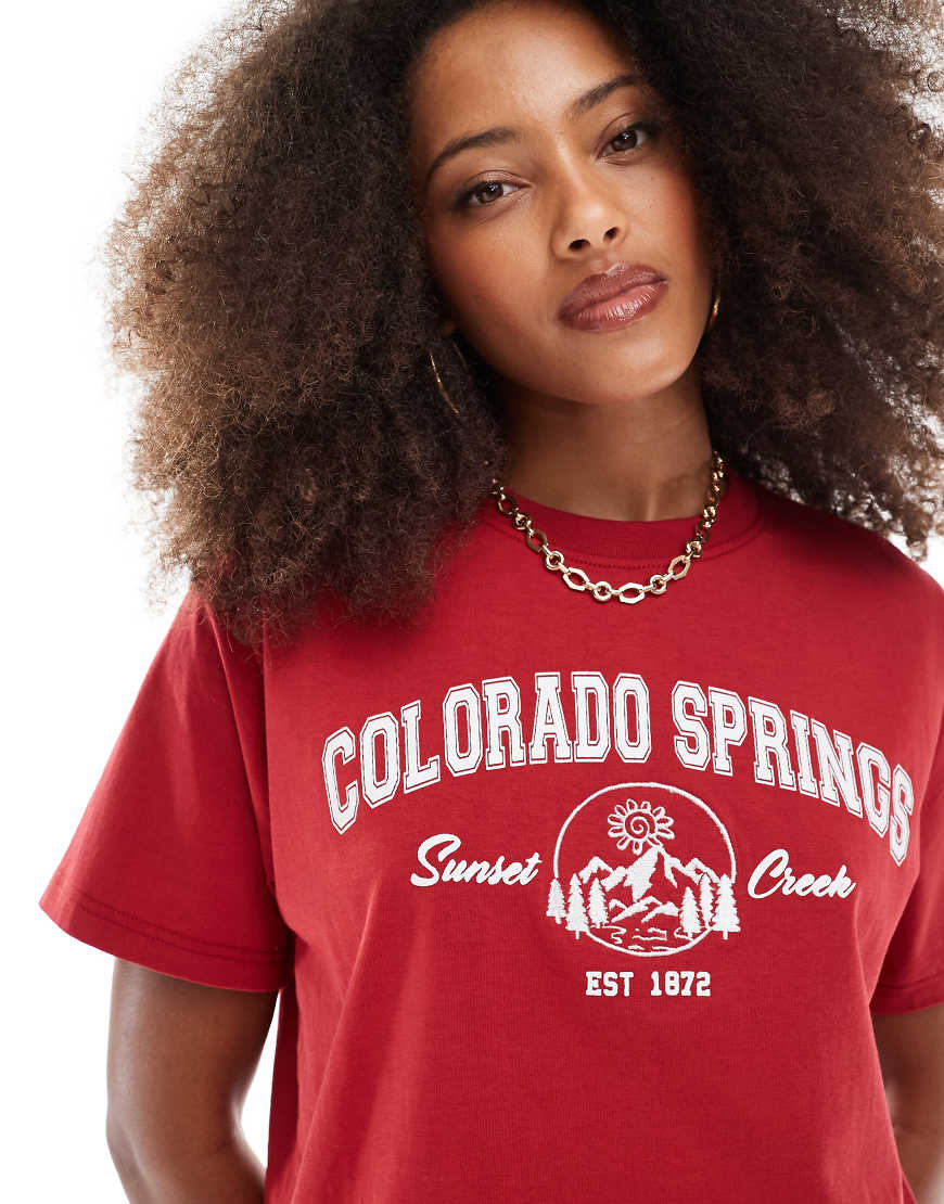 Daisy Street - Oversize-T-Shirt in Rot mit „Colorado Springs"-Grafikprint Daisy Street - Oversize-T-Shirt in Rot mit „Colorado Springs"-Grafikprint von Daisy Street