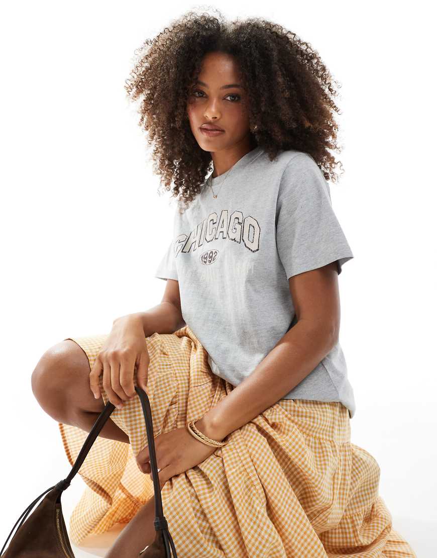 Daisy Street - Oversize-T-Shirt in meliertem Grau mit „Chicago"-Print-Marineblau Daisy Street - Oversize-T-Shirt in meliertem Grau mit „Chicago"-Print-Marineblau von Daisy Street