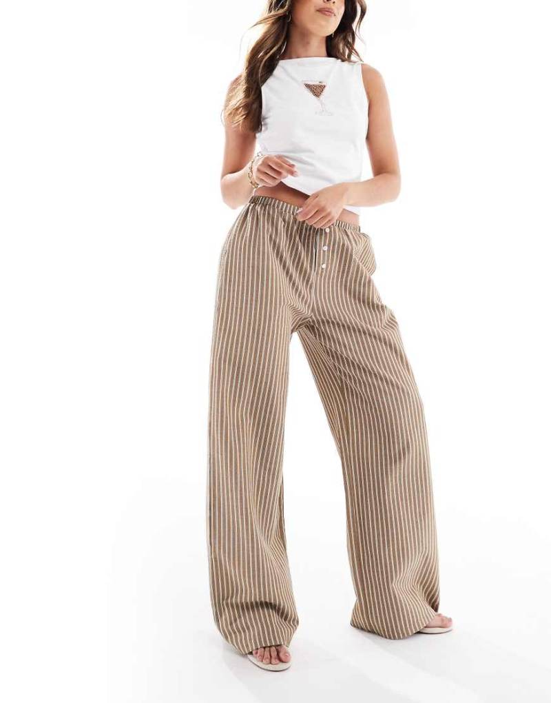 Daisy Street - Schlupfhose im Boxer-Stil in Braun mit Nadelstreifen von Daisy Street