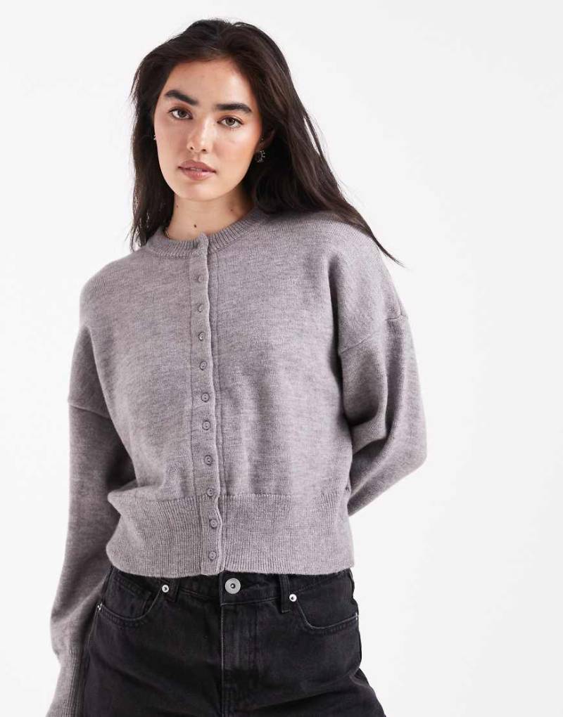 Daisy Street - Strickjacke mit tailliertem Schnitt in Schulgrau von Daisy Street