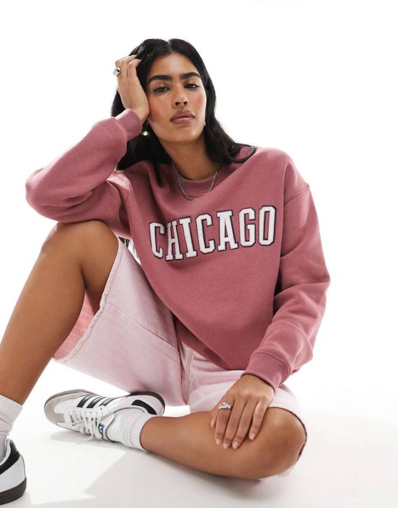 Daisy Street - Sweatshirt in Malve mit Chicago-Print-Rosa von Daisy Street
