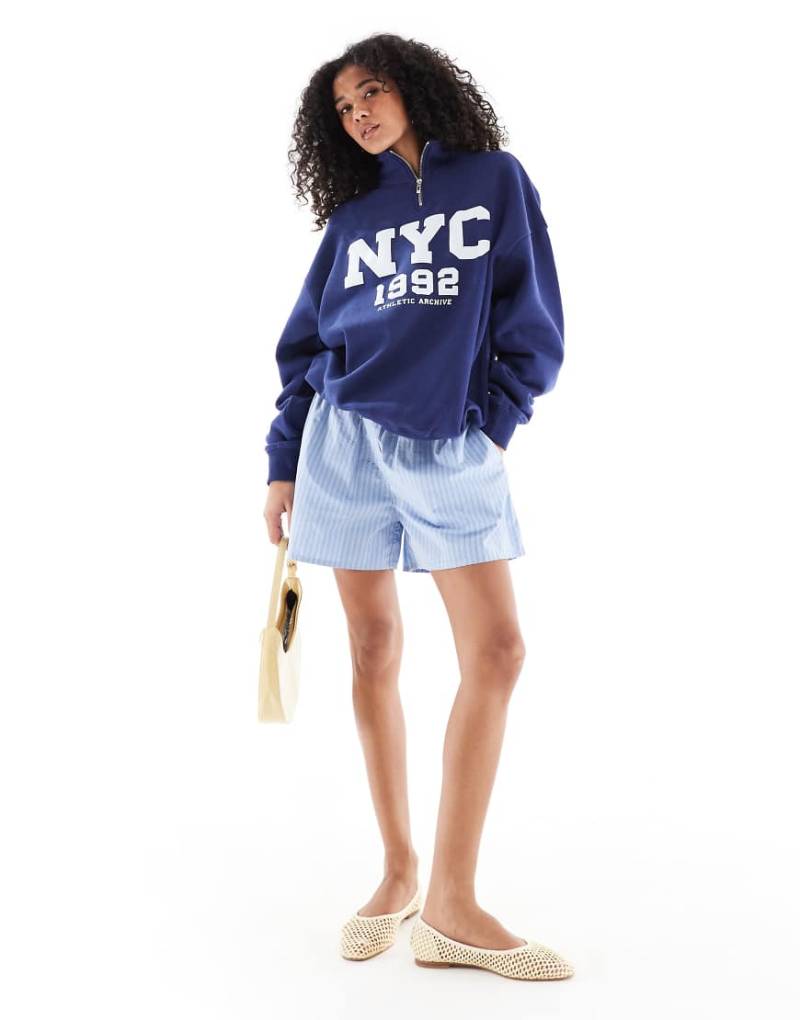 Daisy Street - Sweatshirt in Marineblau mit „NYC 1992"-Print und kurzem Reißverschluss von Daisy Street