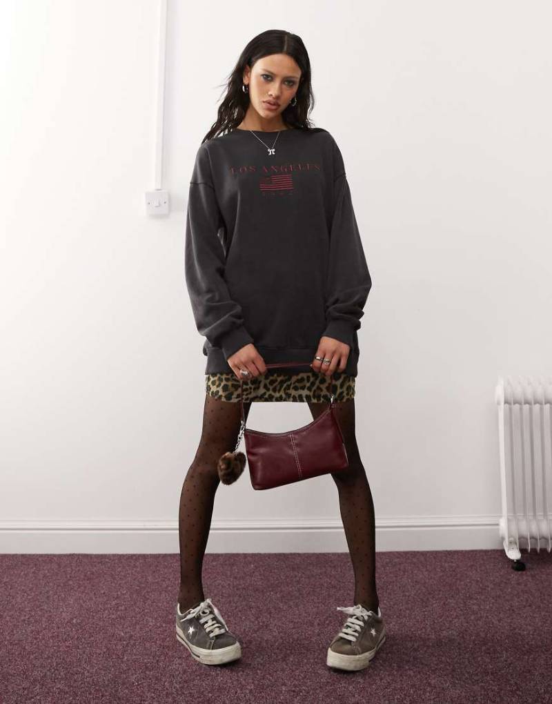 Daisy Street - Sweatshirt in schwarzer Waschung mit „LA"-Stickerei von Daisy Street