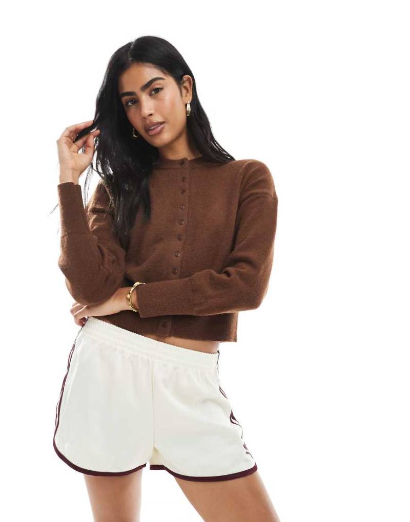 Daisy Street - Taillierte Strickjacke in Braun von Daisy Street